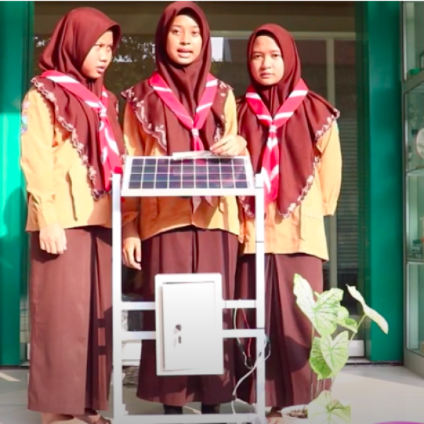 Sistem Pembangkit Tenaga Surya Portable